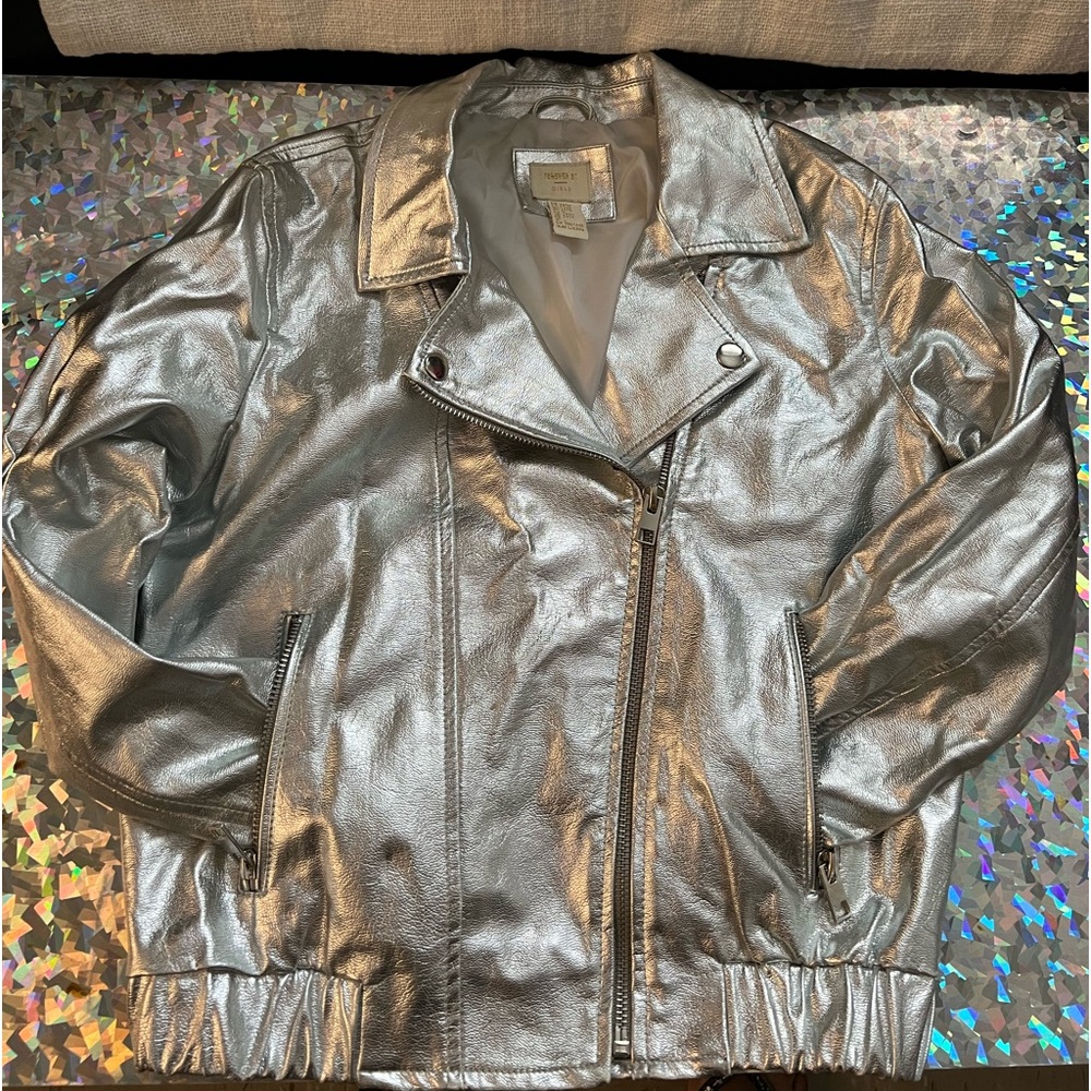 ✨Stylish ✨Silver,children’s motorcycle style jacket✨      (GOOD CONDITION)‼️